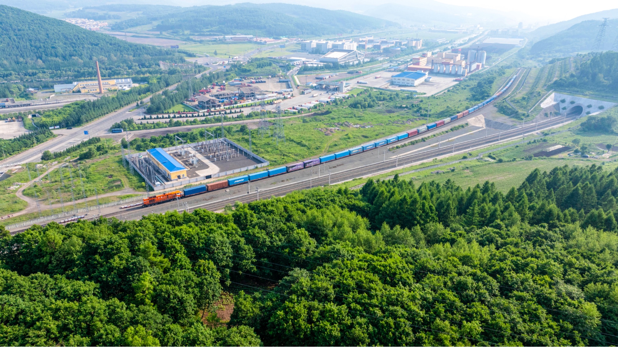 新华社权威快报丨中欧班列中通道累计通行量突破20000列