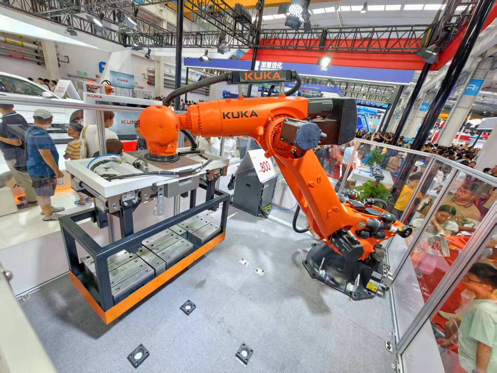 2025世界机器人大会促产业发展销售额超2亿元