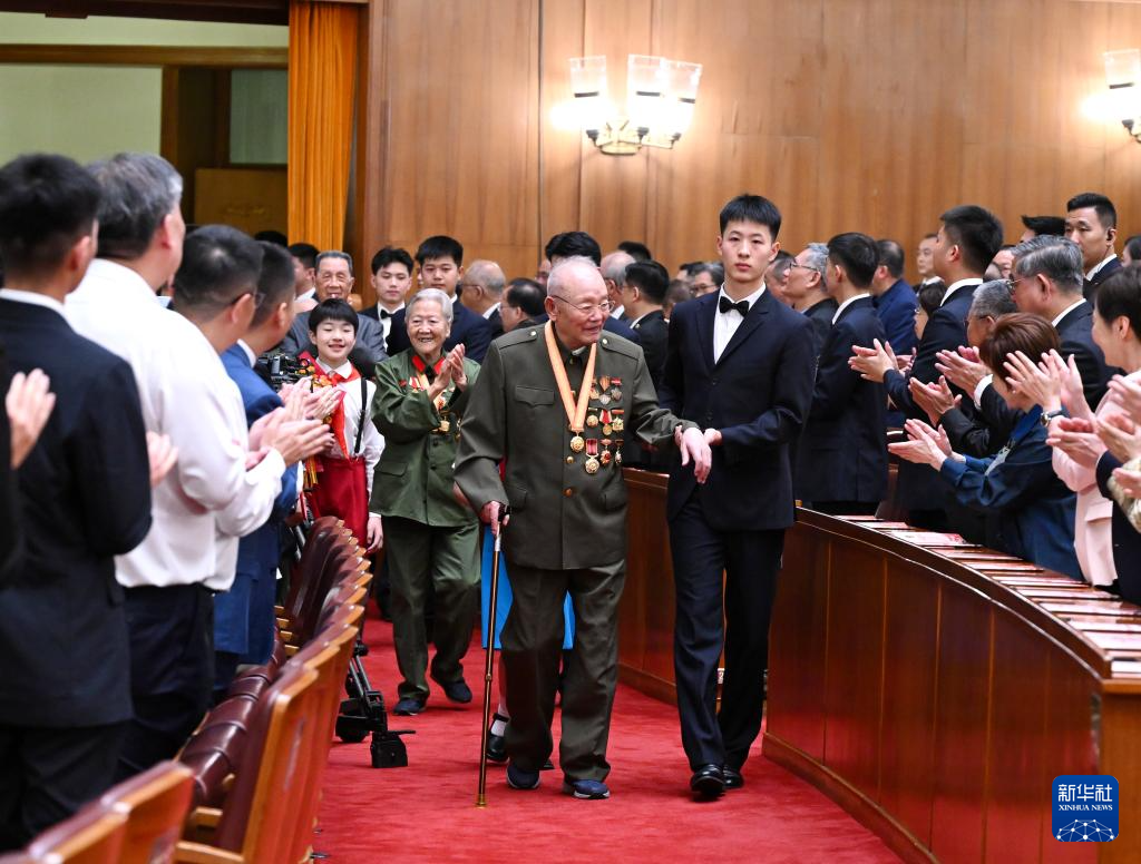 中国人民抗日战争暨世界反法西斯战争胜利80周年纪念活动总结会议在京举行 习近平亲切接见纪念活动筹办工作各方面代表