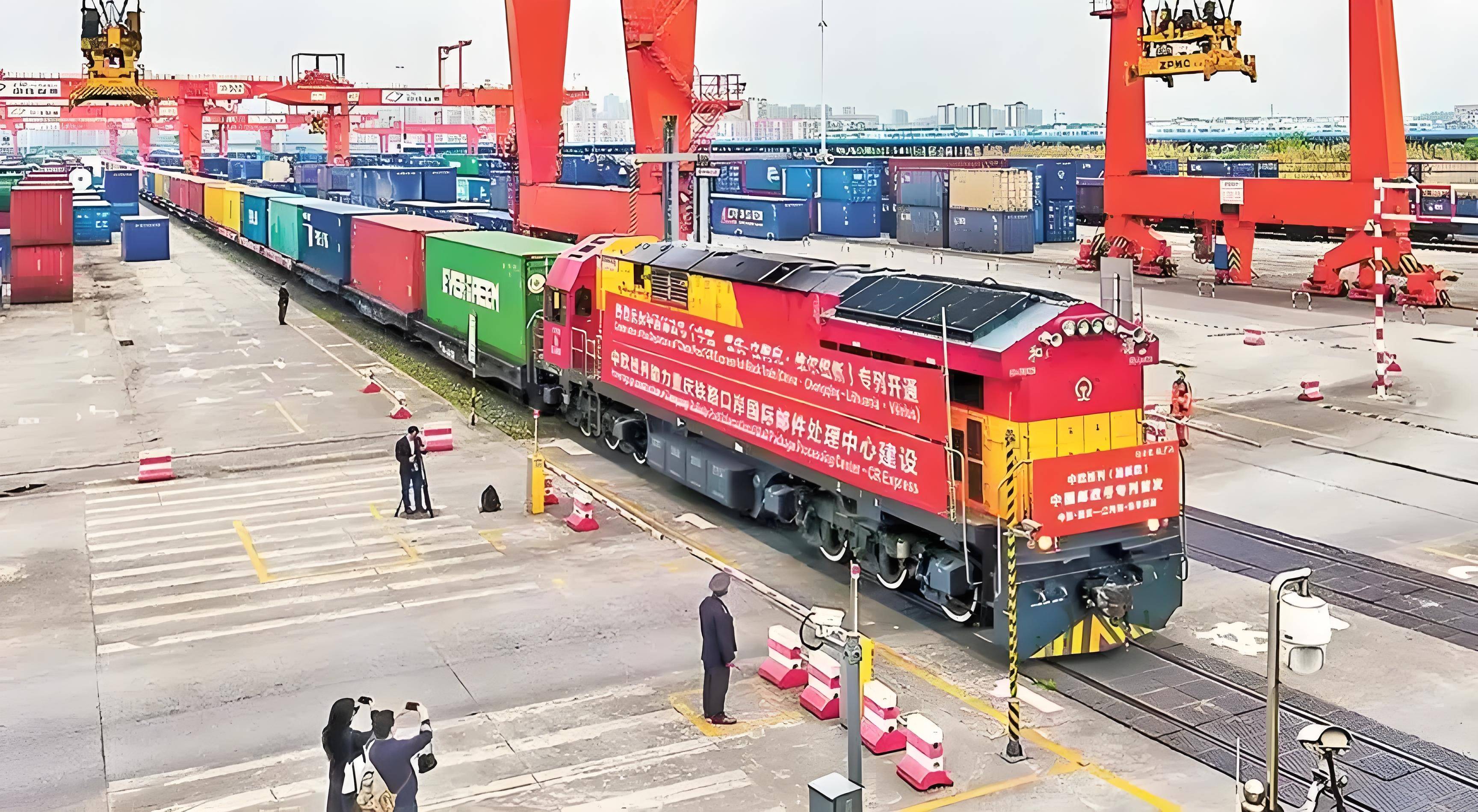我国首个专业货运枢纽机场加快连接全球