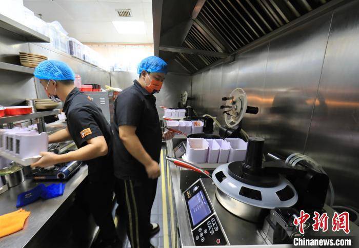 机器人掌勺提出监管新课题