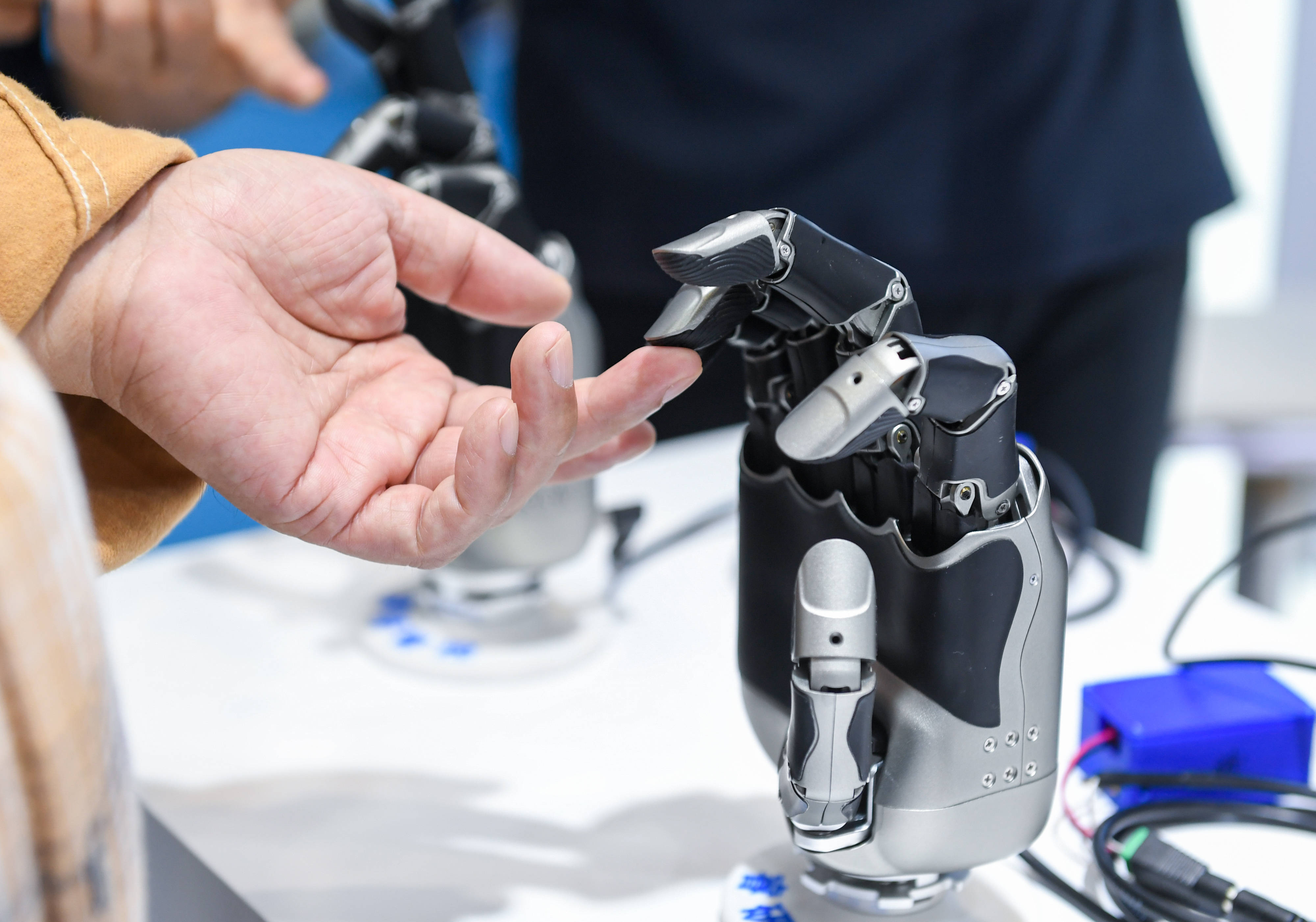 财经聚焦|养老机器人如何加快“飞”入寻常百姓家