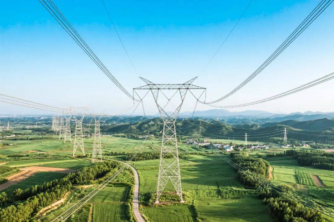 我国最大盆地超高压电力环网全线投入运行
