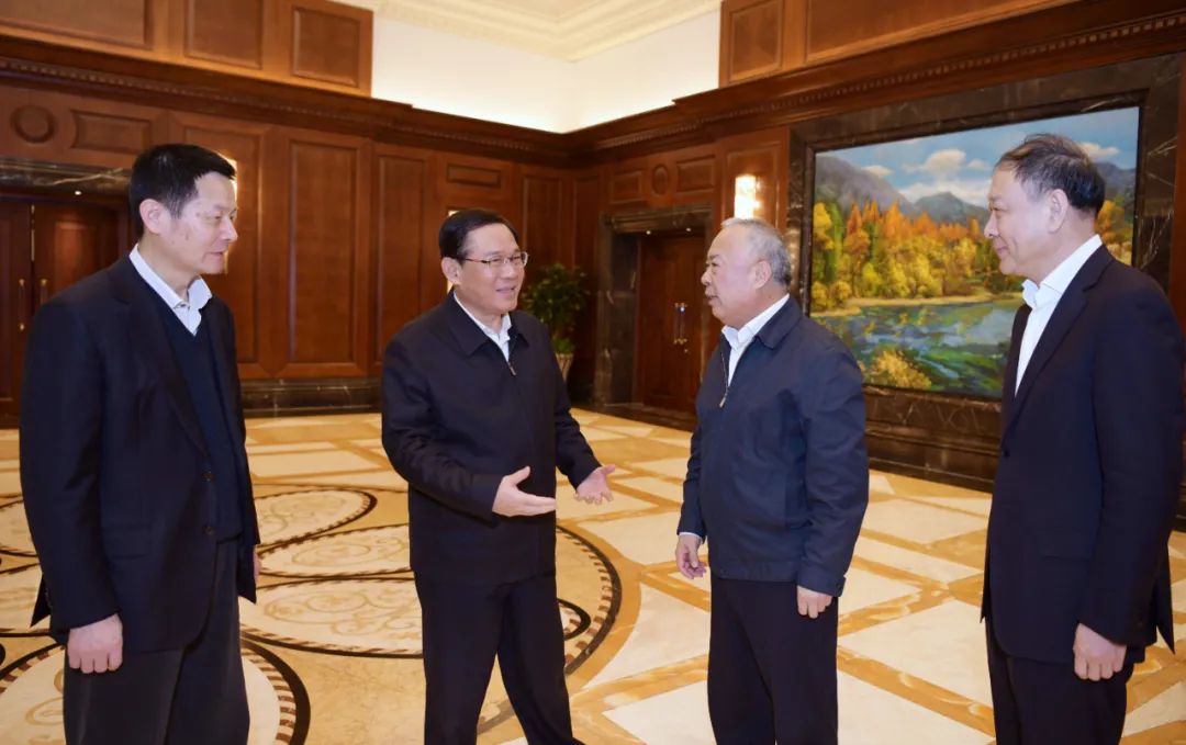 李强会见蒙古国总理赞登沙特尔