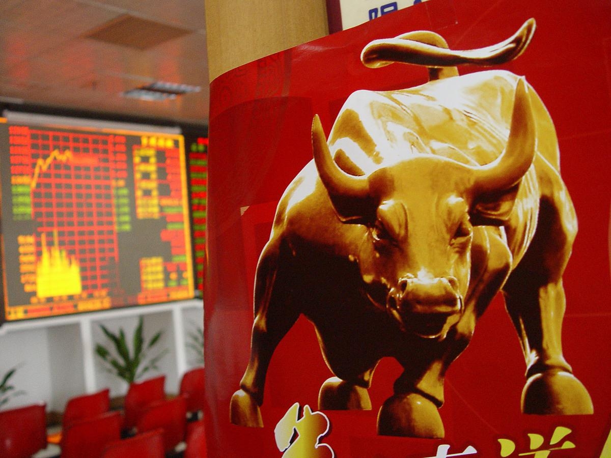 市场探底回升，超20只基金单日涨超4%