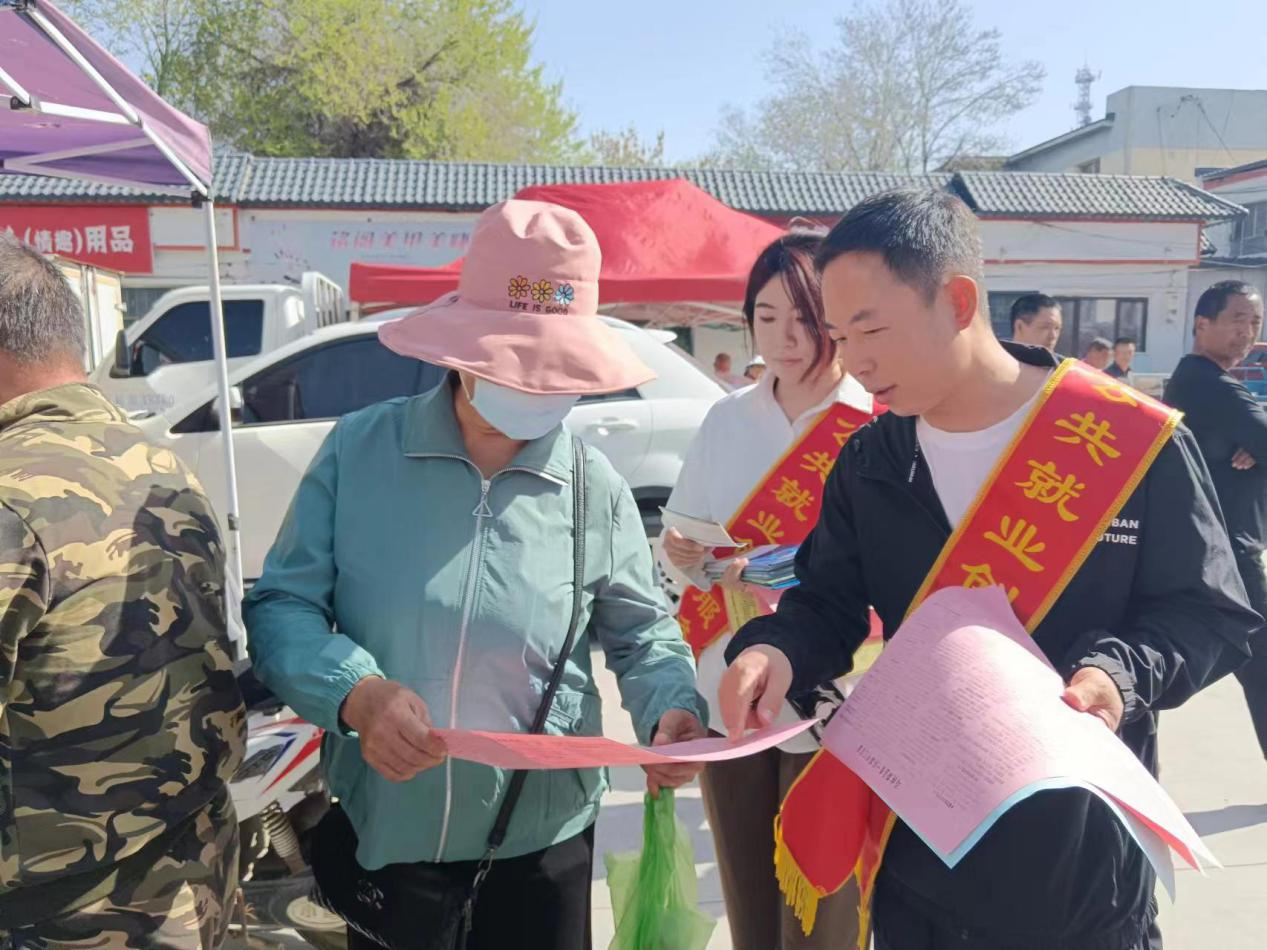“节后赶场就业大集”——辽宁鞍山开年最大规模招聘会见闻