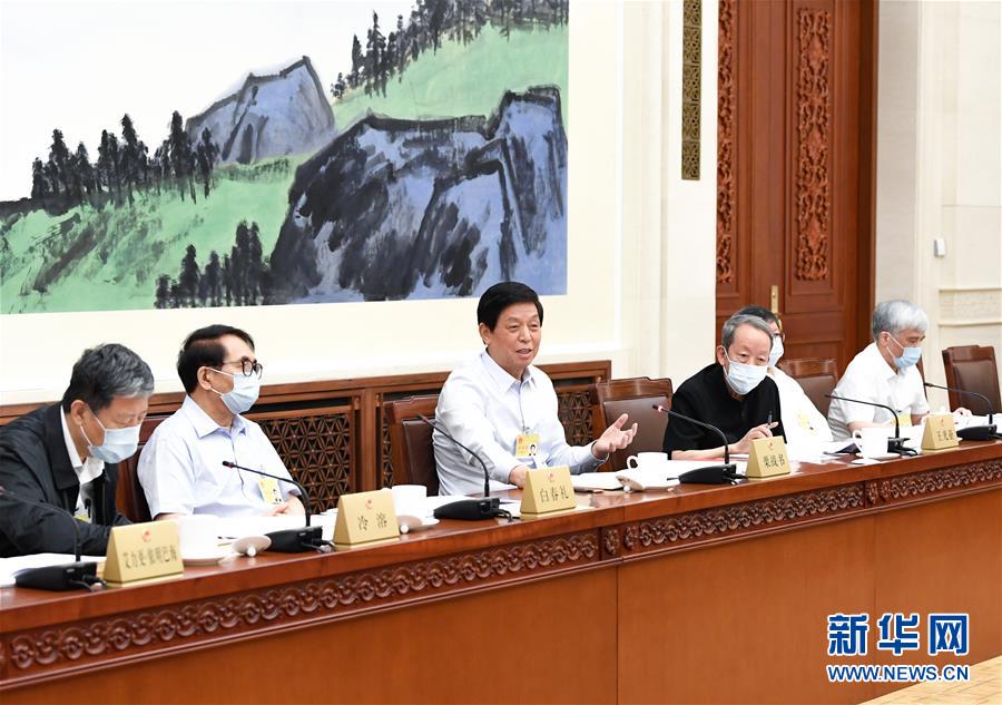 新华社受权播发全国人大常委会工作报告