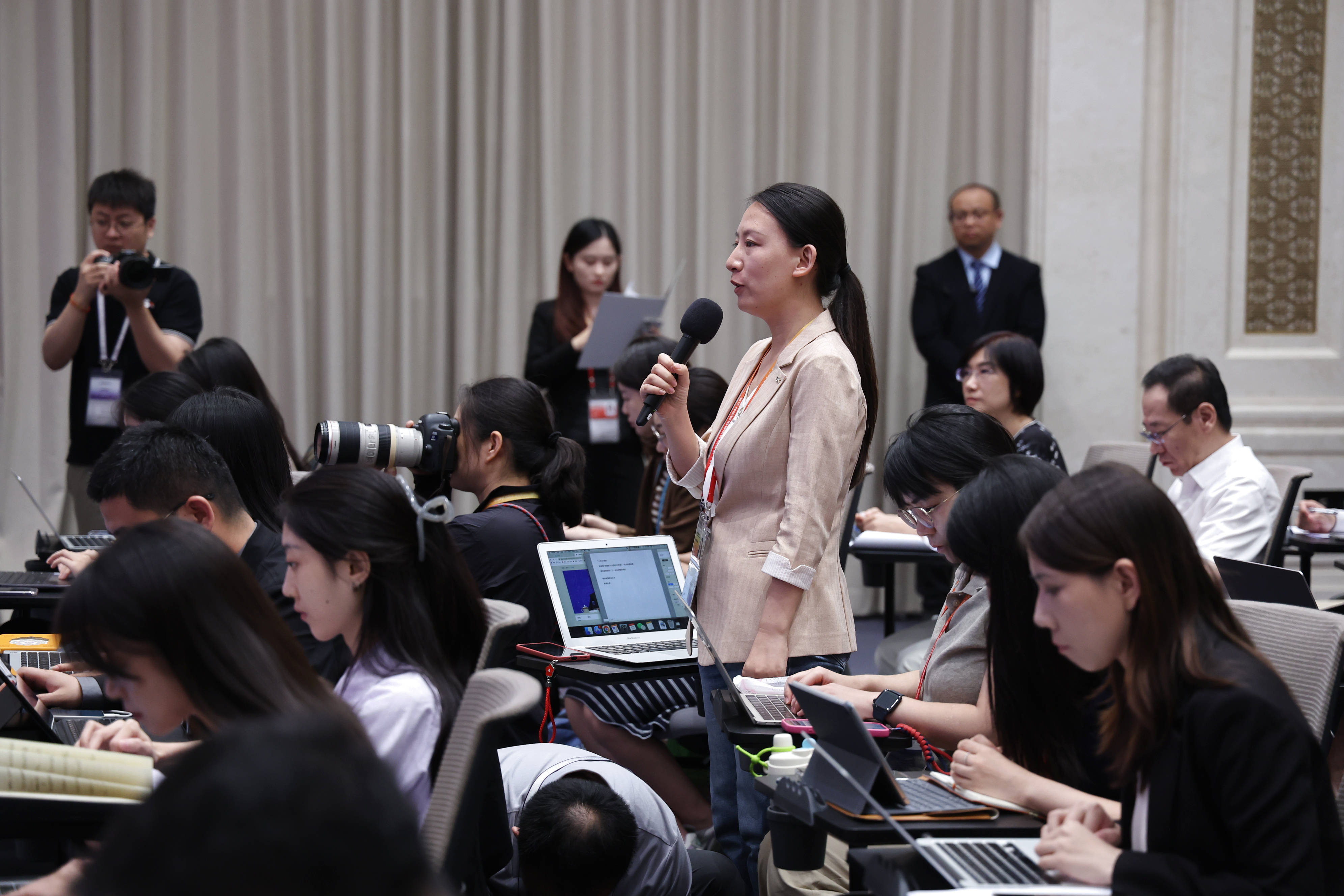 高质量完成“十四五”规划丨全力稳定就业大局 持续深化社保改革——国新办发布会聚焦“十四五”时期就业和社会保障工作高质量发展成就