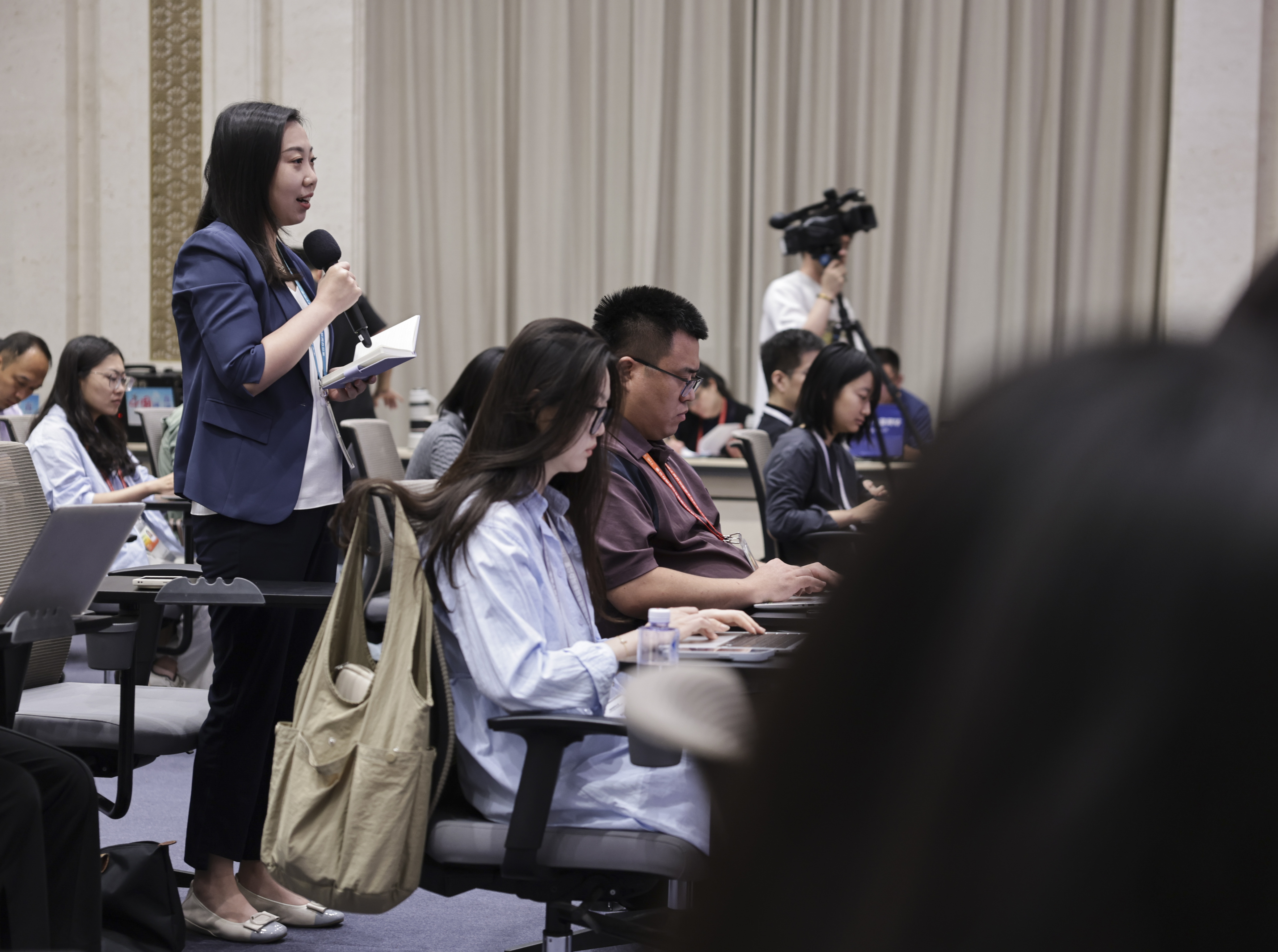 高质量完成“十四五”规划丨全力稳定就业大局 持续深化社保改革——国新办发布会聚焦“十四五”时期就业和社会保障工作高质量发展成就