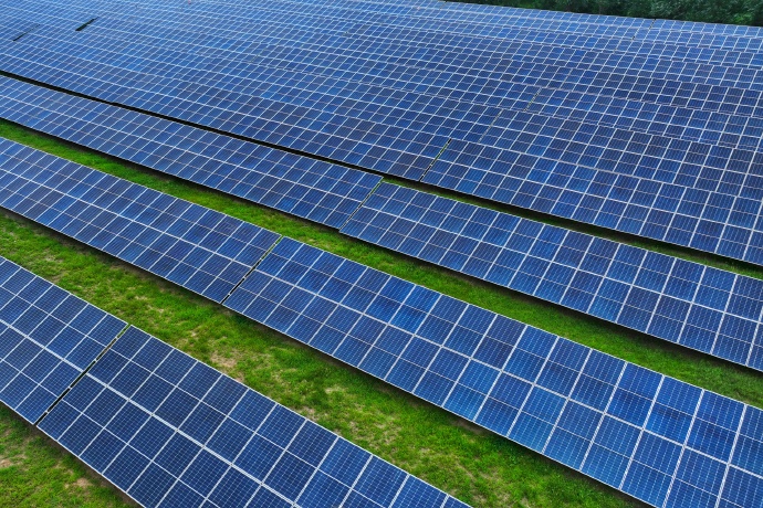 绿电“智慧升级”点亮生活新图景 现存光伏相关企业超116万家