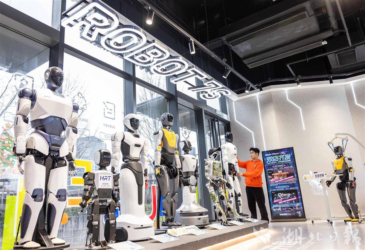 探访全国首家人形机器人7S店