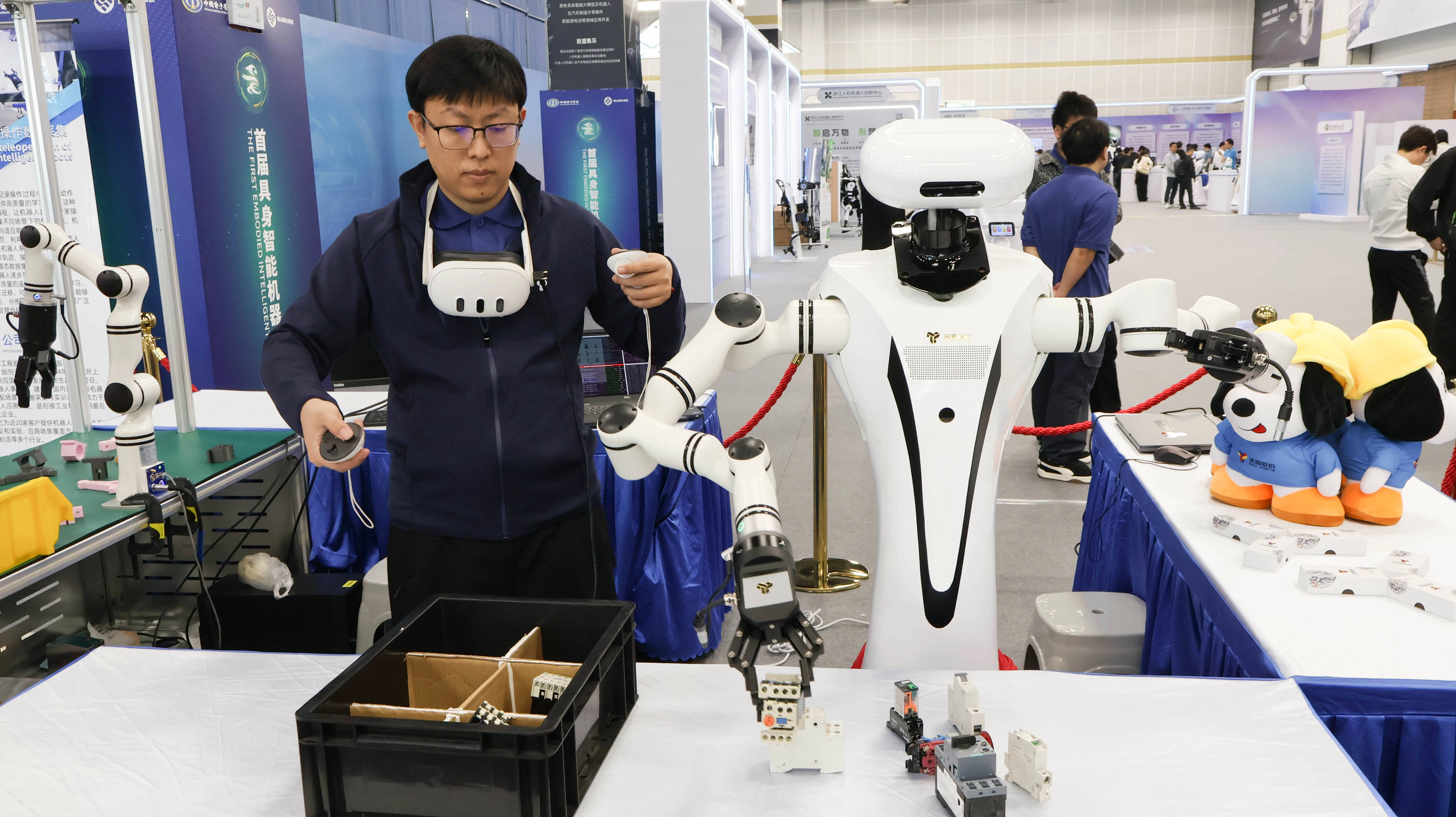 凯龙高科与北京人形机器人创新中心合作 推动具身智能技术落地环保检测与汽车智造领域