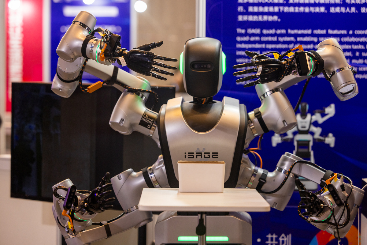 京东集团:未来五年将采购300万台机器人