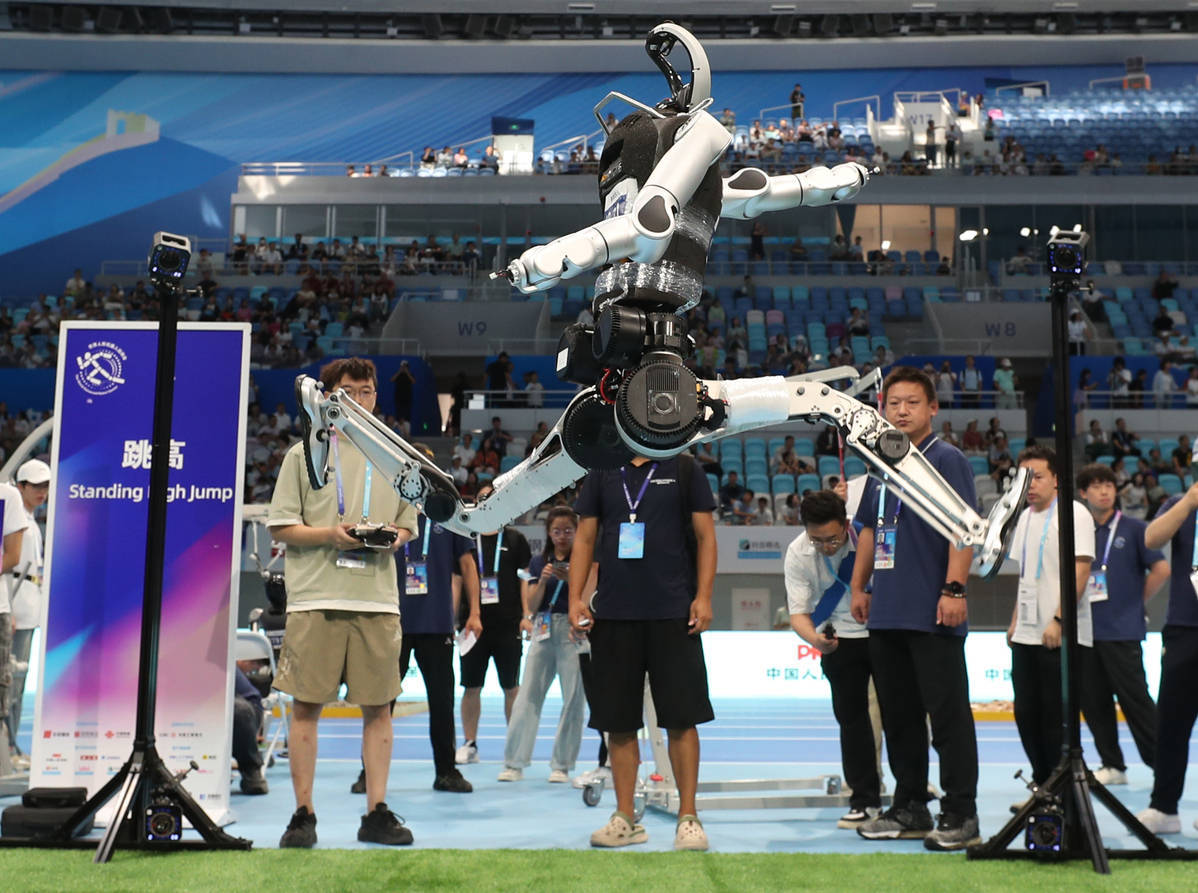 人形机器人“春节档”吸睛 技术进化折射产业新机
