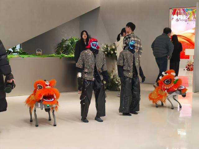 人形机器人“春节档”吸睛 技术进化折射产业新机