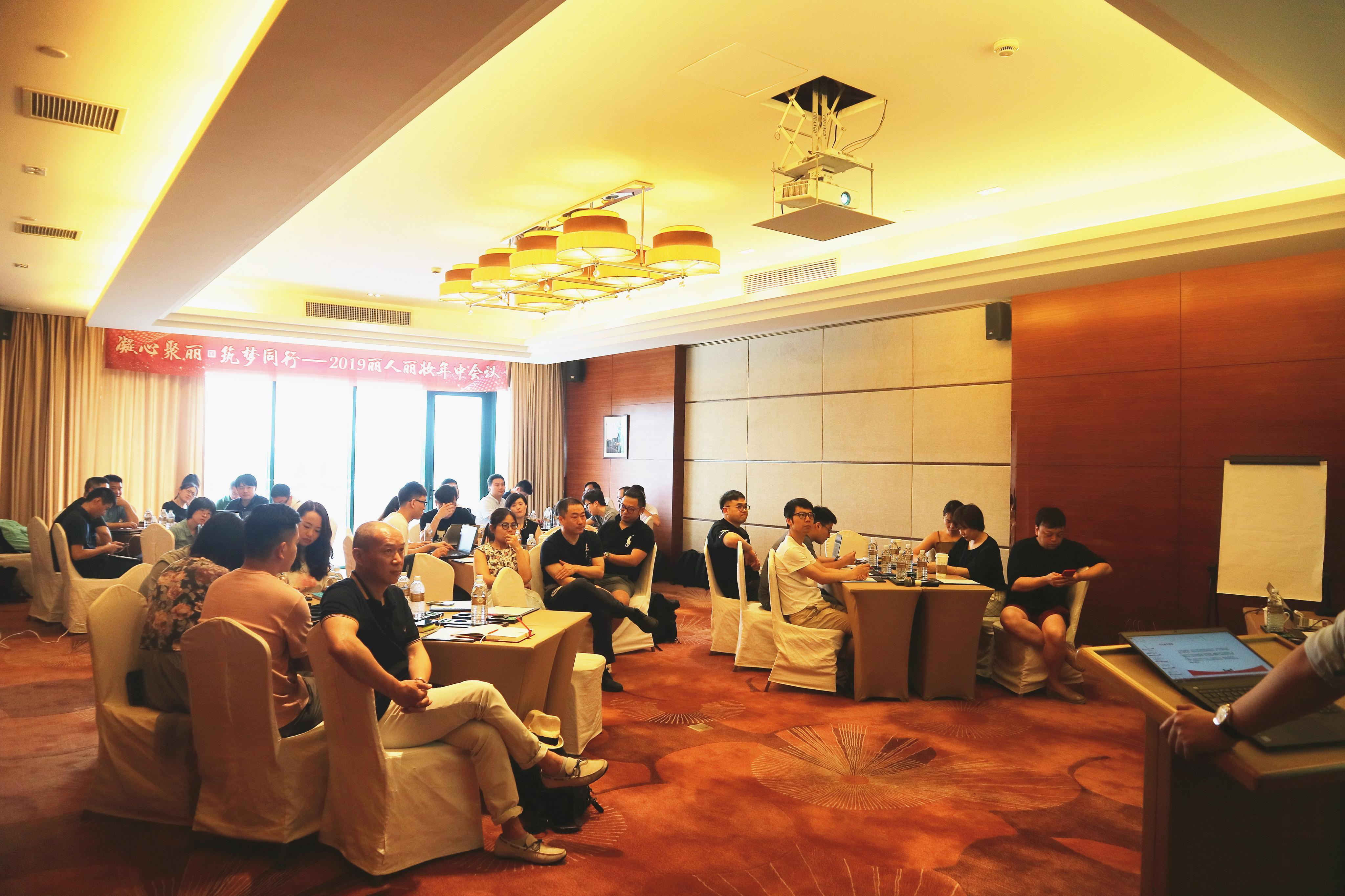 丽人丽妆实控人黄韬遭前妻起诉，要求过户名下1674.75万股给子女