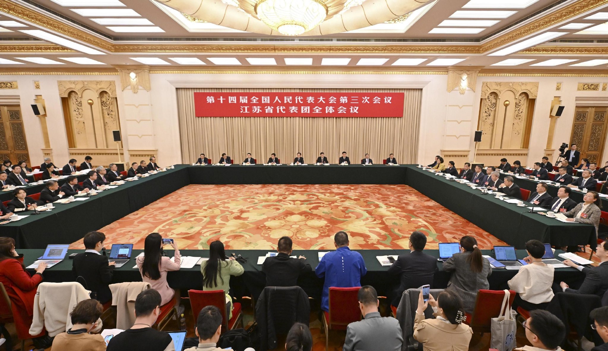 两会现场速递｜昂扬奋发 共赴新程——十四届全国人大四次会议首场“代表通道”扫描