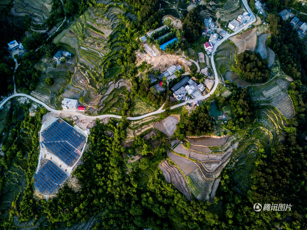 两会现场速递丨“皖”美逆袭！走出贫困的大别山古村邀客来