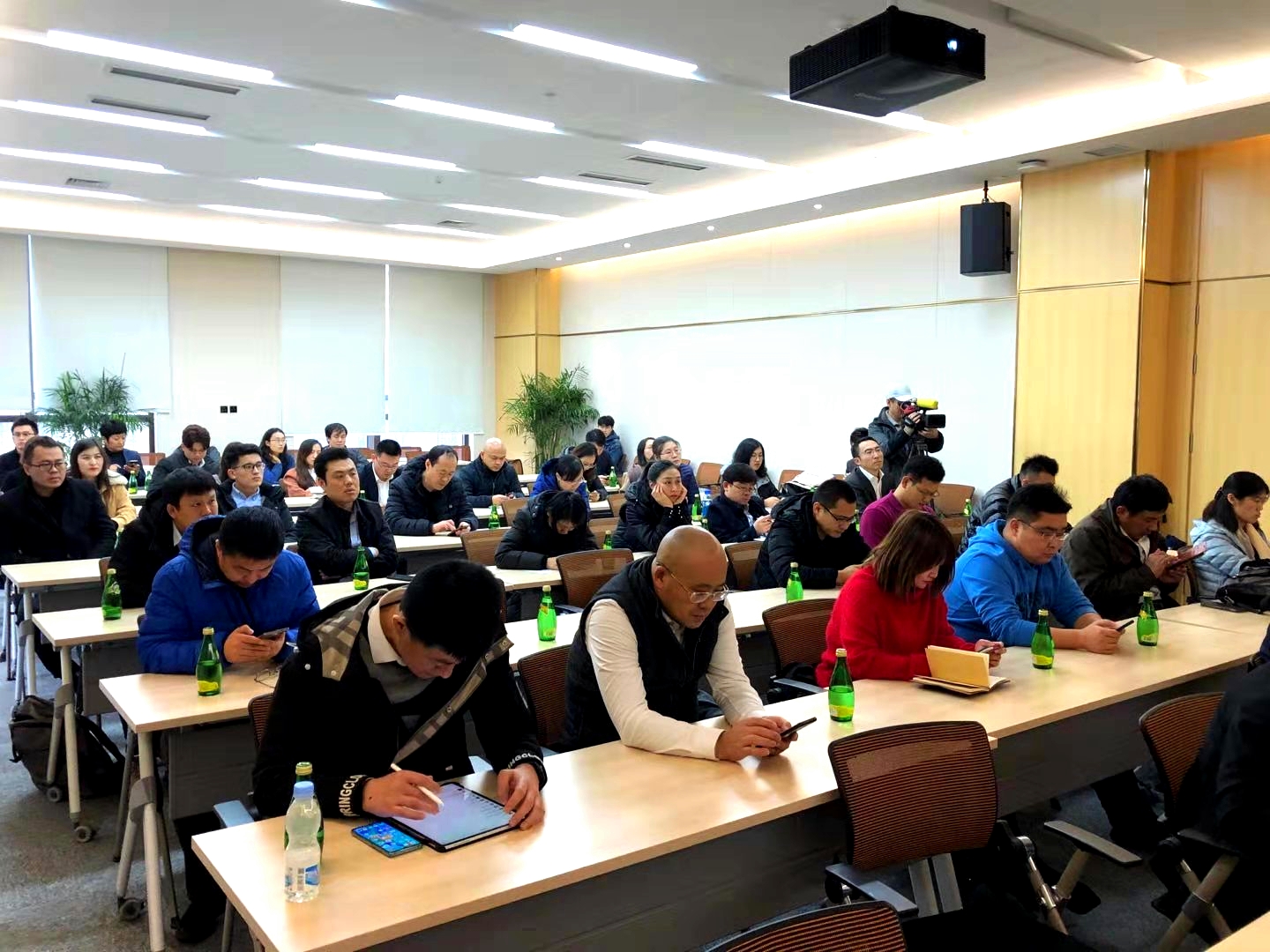 中创物流：合资公司海创智合正式投入运营