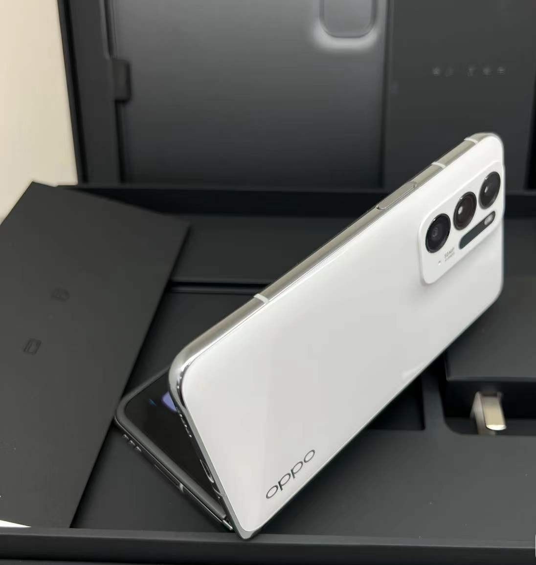 OPPO携手伙伴成立天穹合伙人联盟 推动折叠屏技术创新