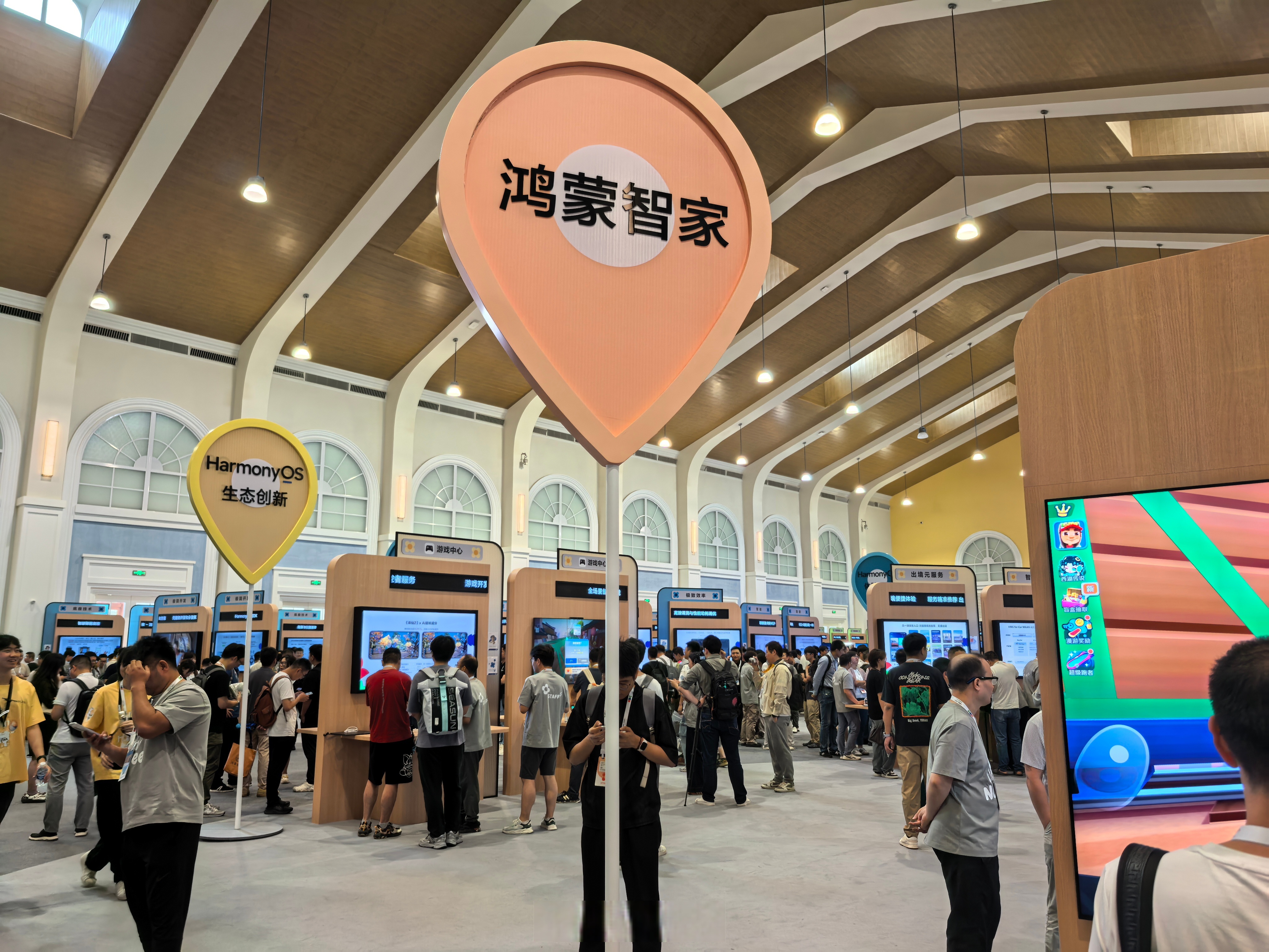 海尔智家发布AI之眼2.0和家庭机器人 让“无人家务”更进一步