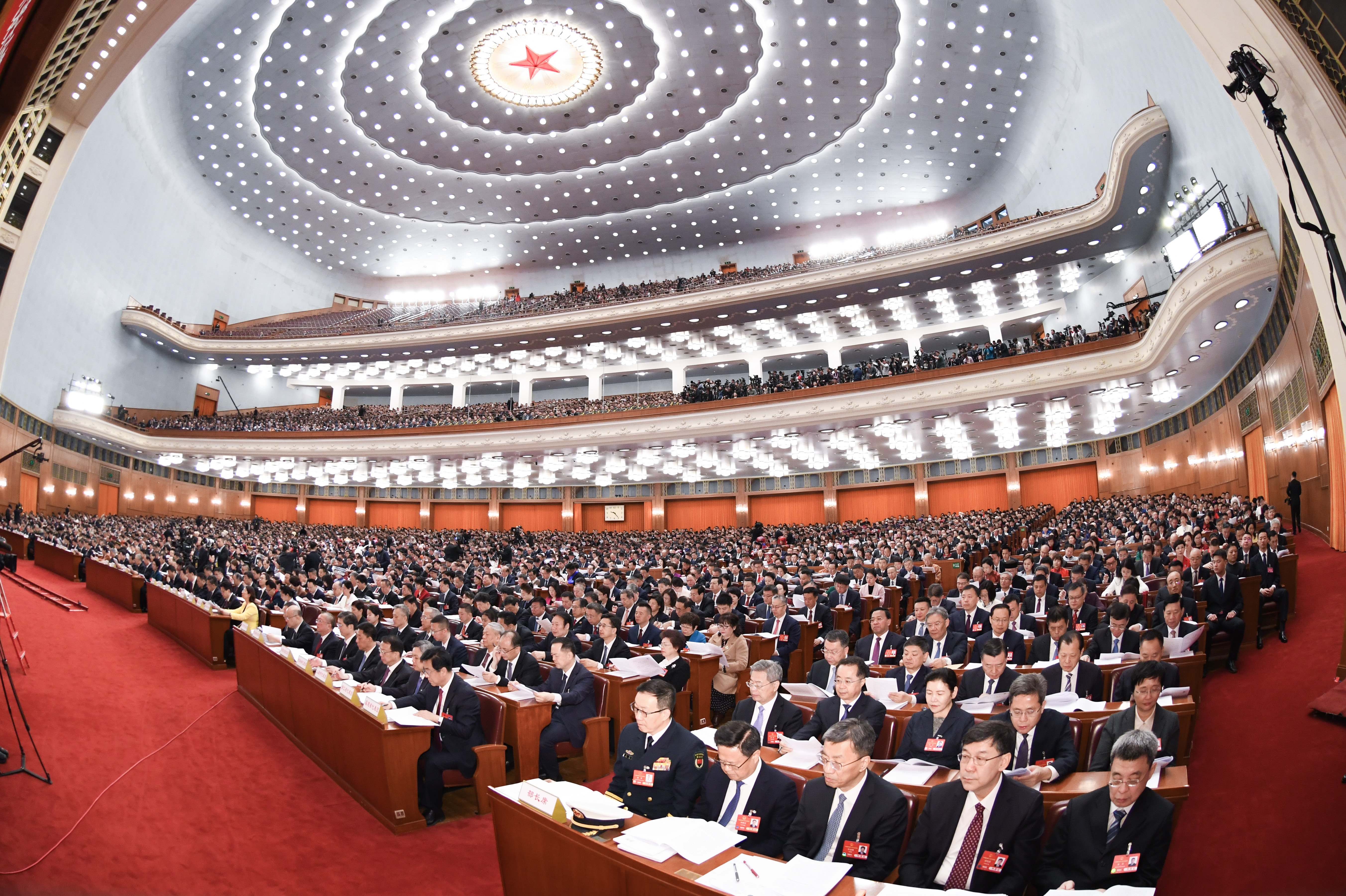 十四届全国人大四次会议在京闭幕