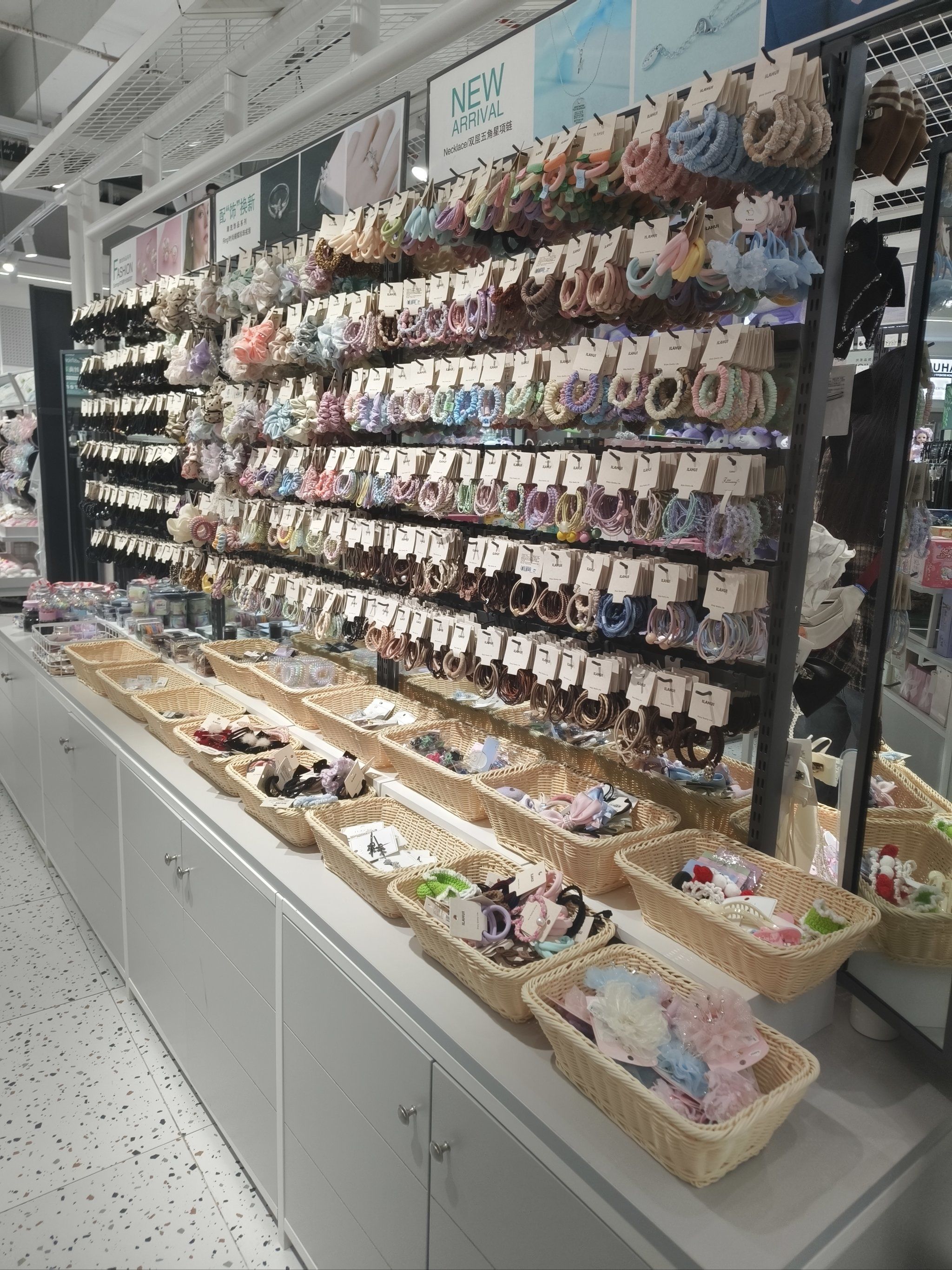 新华百货四家“物美超值”硬折扣店在银川同步开业