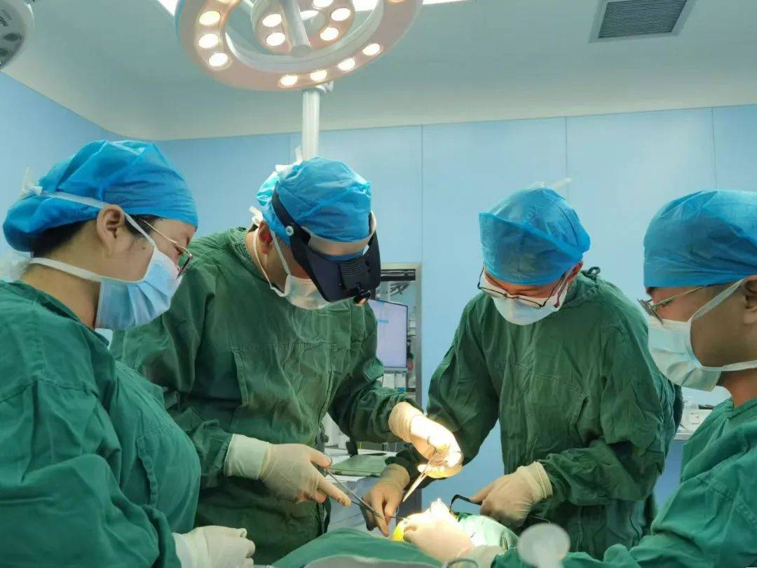 跨越千里“云端”执刀！中国机器人微创手术加速“出海”