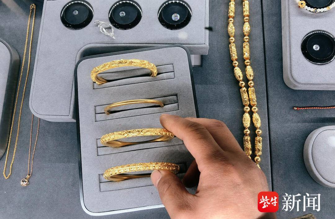 实地探访黄金消费市场：品牌首饰金价再创新高 普遍突破1260元/克