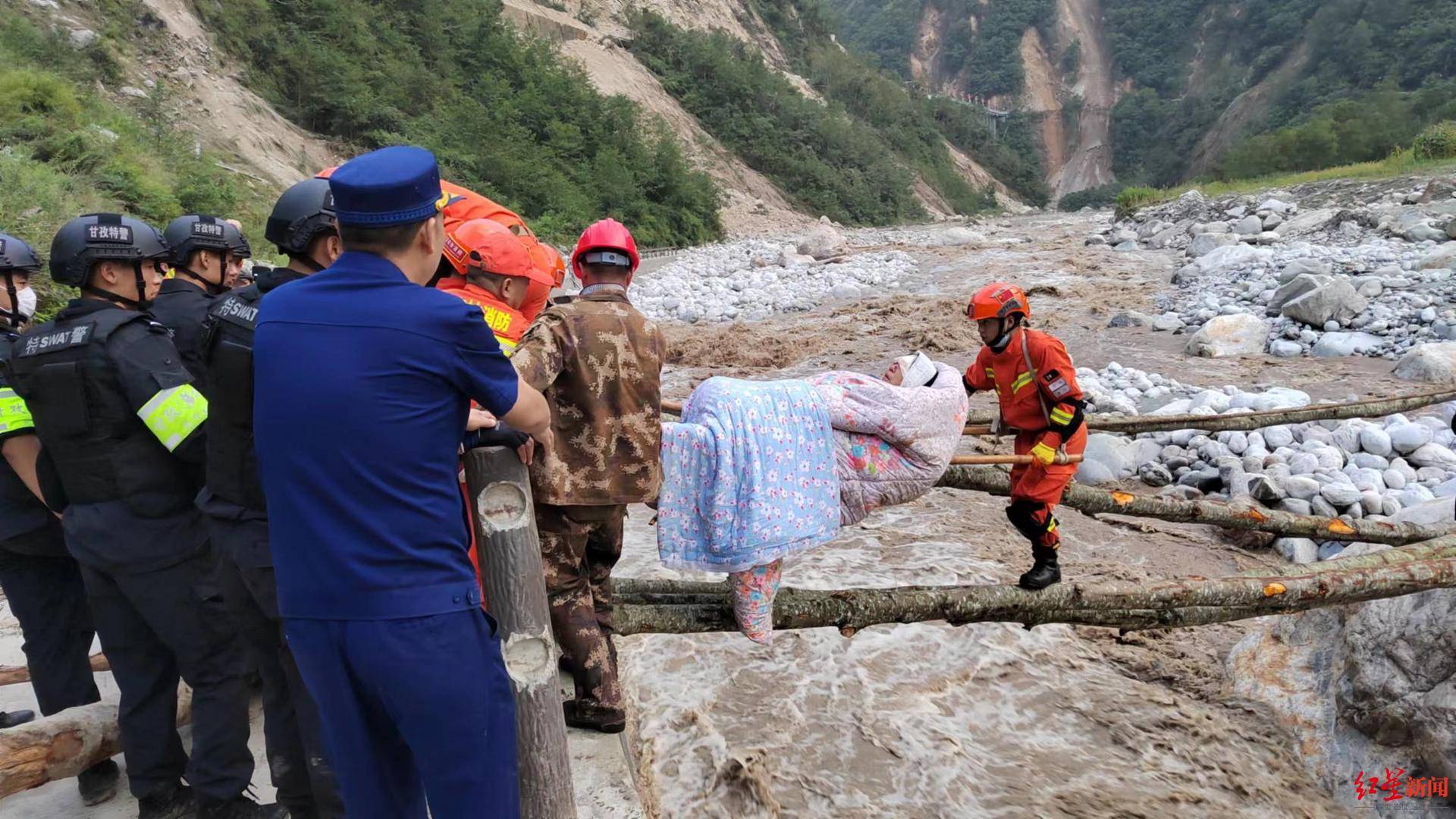 泥石流灾害后群众转移安置 他们替全村“守家”